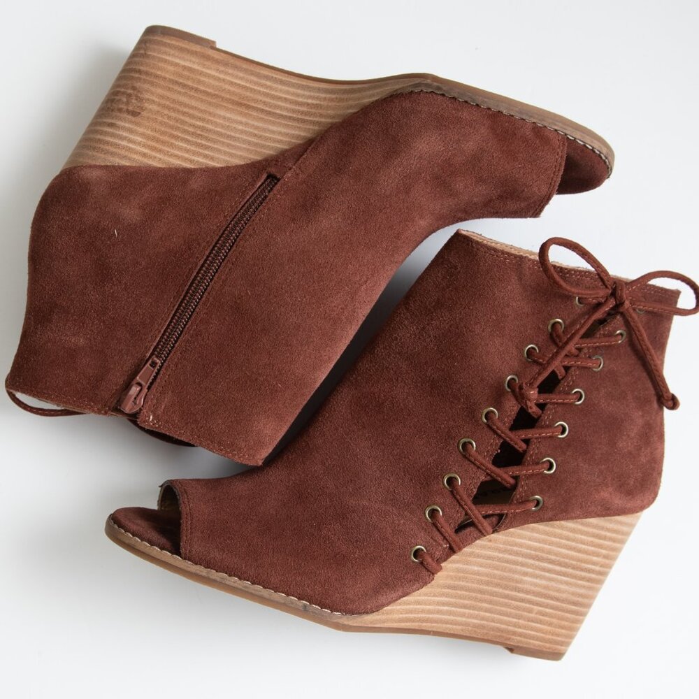 Lucky Brand Javelin Suede Booties Lace Up Peep Toe Wedge Heel Boot Size 9.5 - Picture 3 of 8
